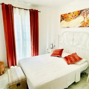 https://la-pimentera-centro-histrico-apartamento-2-dormitorios.1costadelsol.com